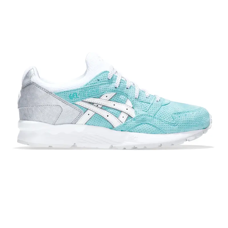 White-Diamond-Supply-Co.-x-Kith-x-ASICS-Gel-Saga-Shoes-Back.webp Diamond Supply Co x Kith x ASICS Gel Saga Shoes - Image 1